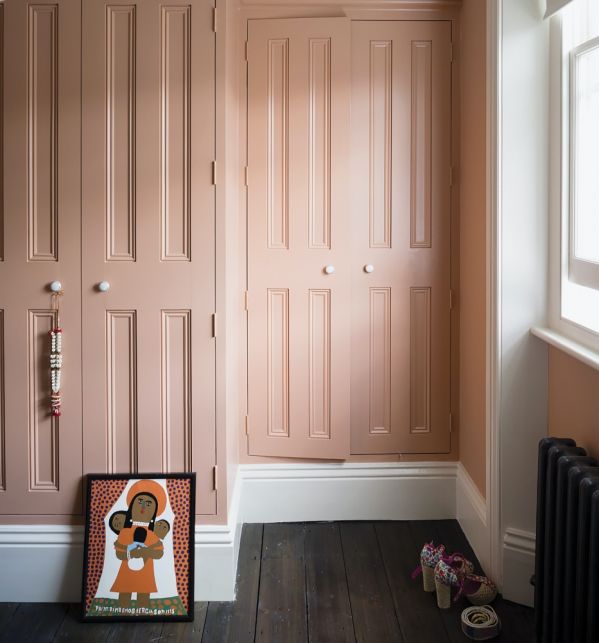 kolorowe okna schody i drzwi