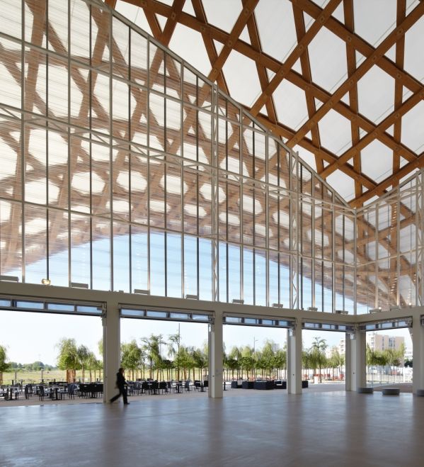Shigeru Ban architektura i działalność społeczna w Muzeum Manggha w Krakowie