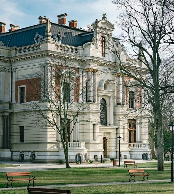 artystyczne śniadanie na trawie w willi lentza