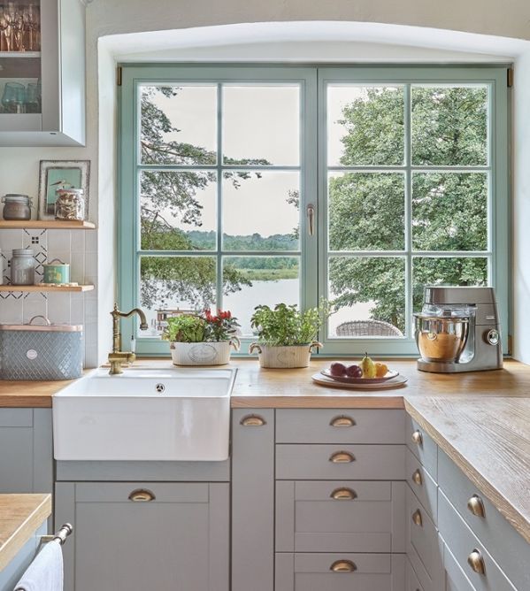 blat pod oknem w kuchni