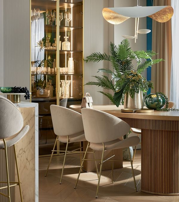 mieszkanie w turkusie i zlocie salon z jadalnią