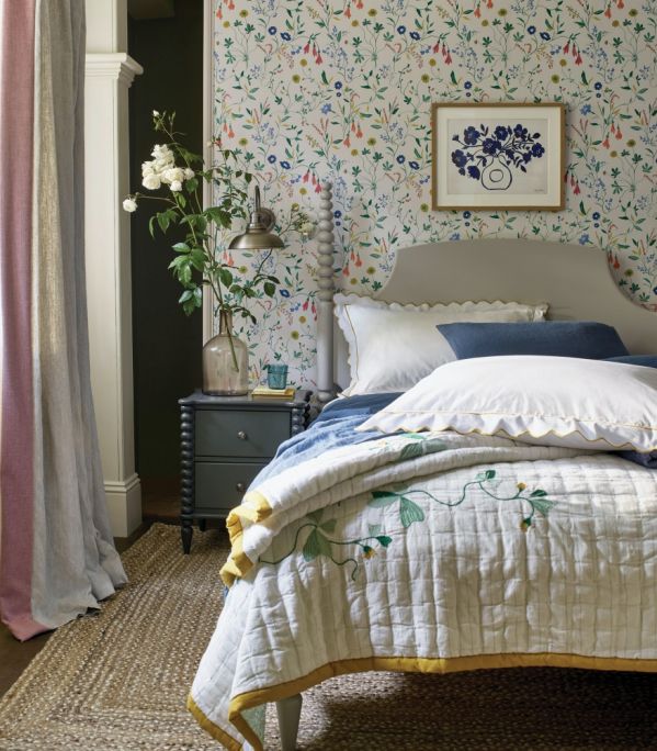 ściana za łóżkiem