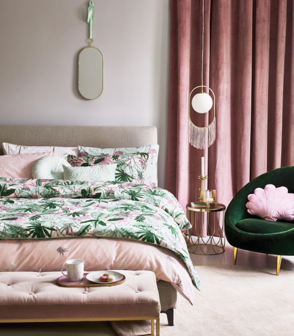 sypialnia biała różowa