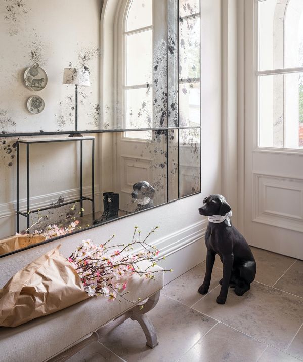 eleganckie wnętrza w bieli i drewnie