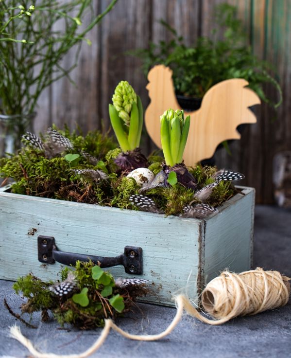 dekoracje wielkanocne przed domem