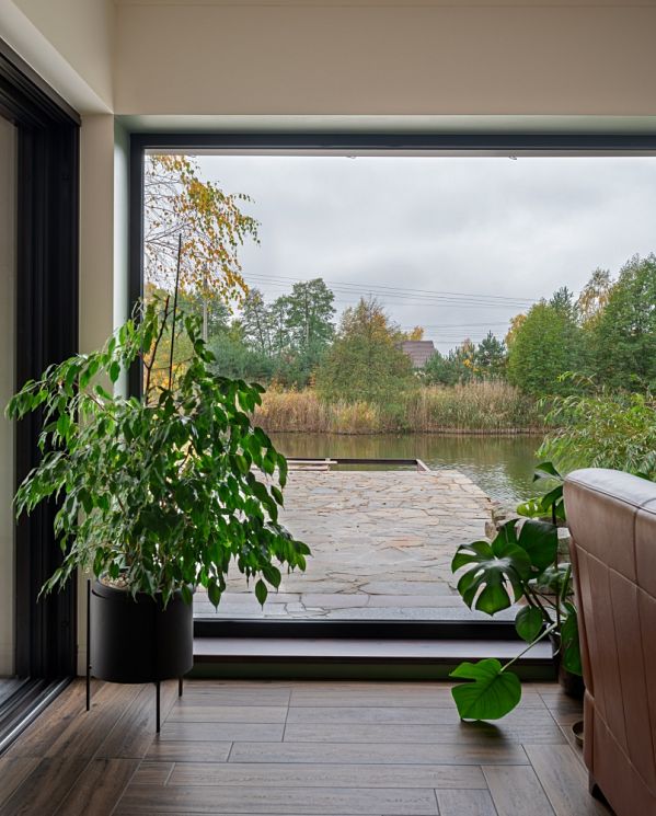 miks klasyki i mid-century modern we wnętrzach