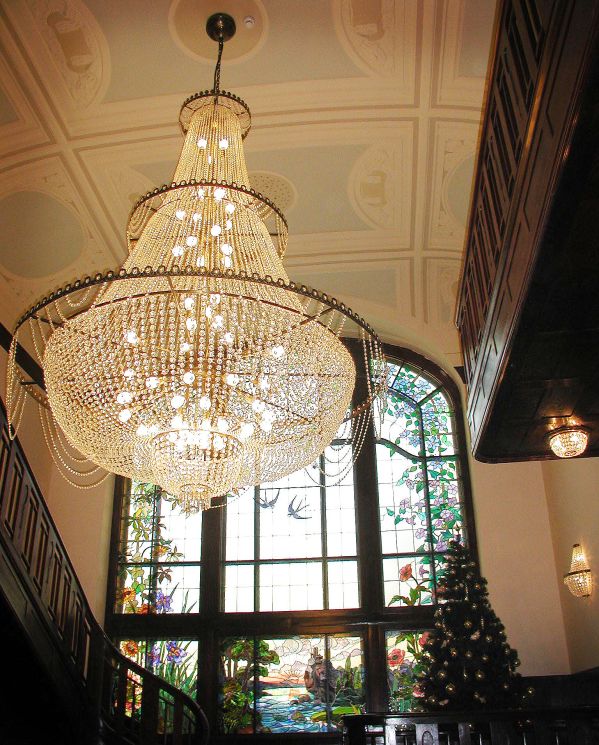 Zdjęcie: Alfred Gabriel. Kryształowe żyrandole