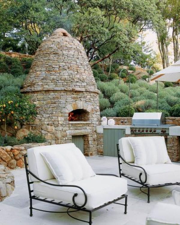 Na tarasie kamienny piec. Prowansja odnaleziona w Kaliforni