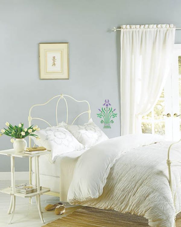 W jasnym wnętrzu. Bukiety z irysów