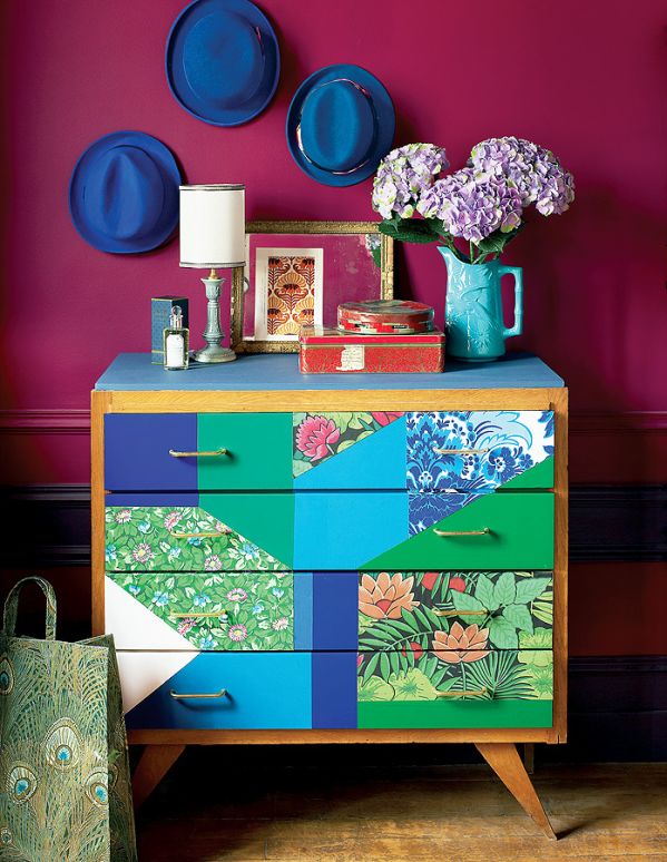 Jak patchwork: część komody oklejono tapetami, część pomalowano, MARIE CLAIRE