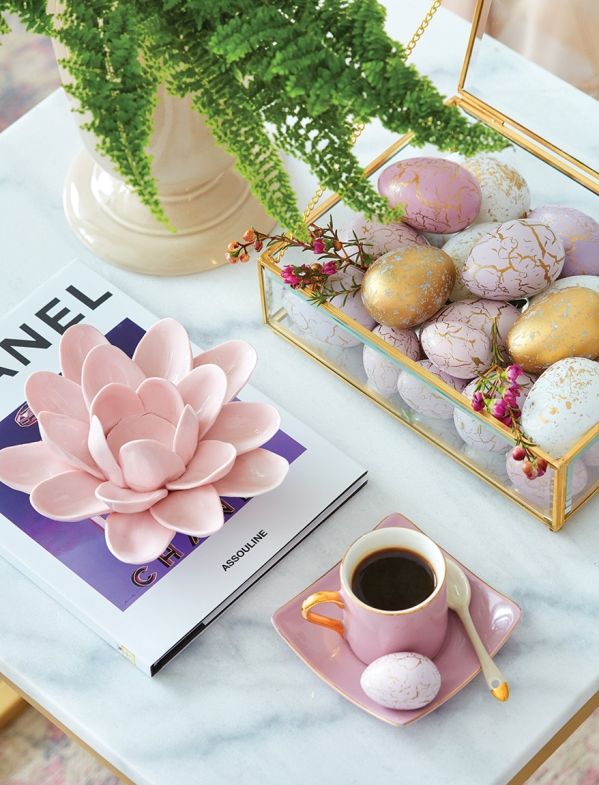 mieszkanie w szarościach i różu