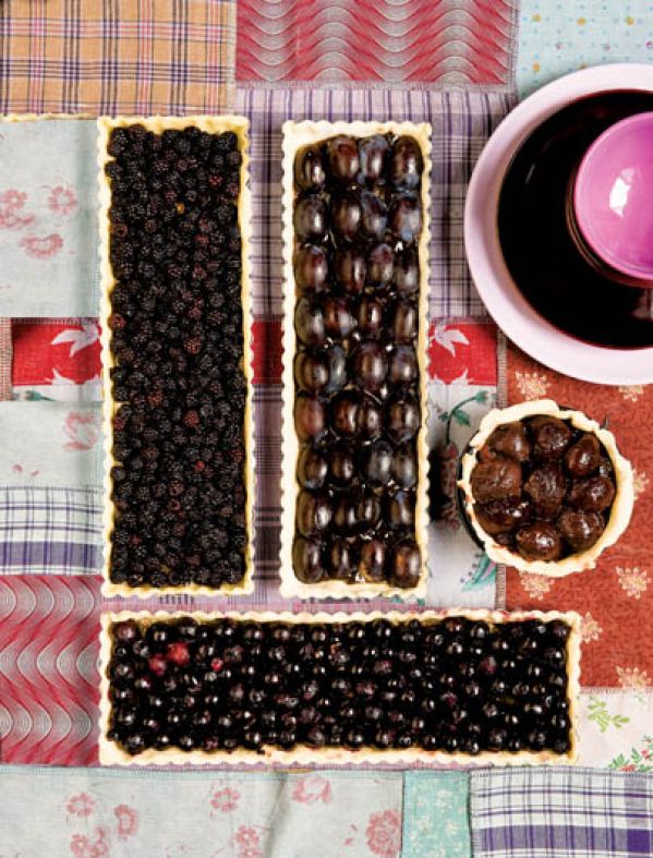 Jeśli nie masz małych foremek na tartinki, zrób pełnowymiarową tartę.