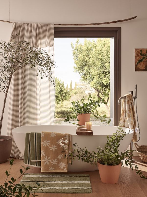 aranżacja okna łazienkowego