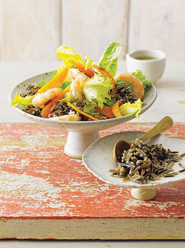 Sałatka z dzikiego ryżu z krewetkami i marchewką