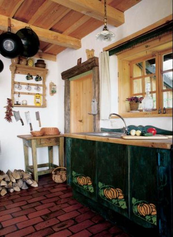 Freski na szafkach kuchennych. Ozdobna dynia