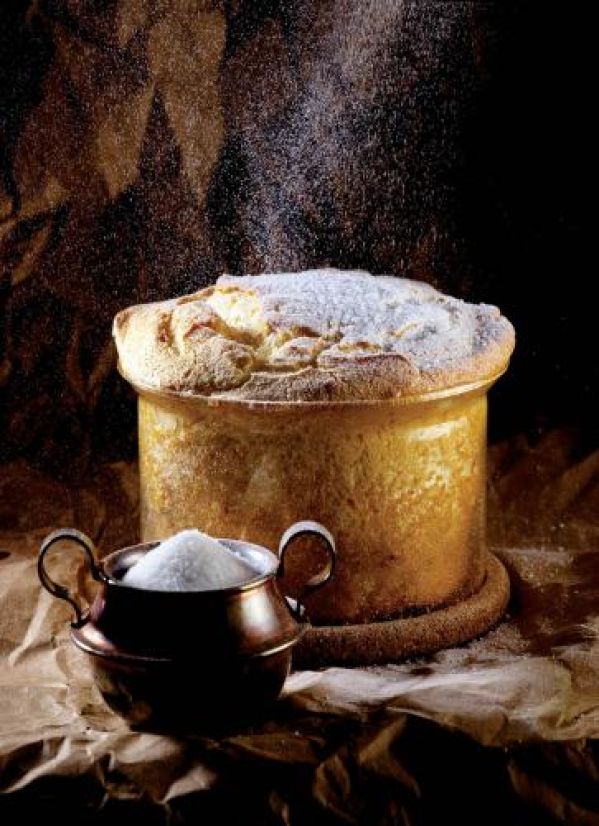 fot. BULLS PRESSMEDIA. Cukiernica - skarbczyk na stole