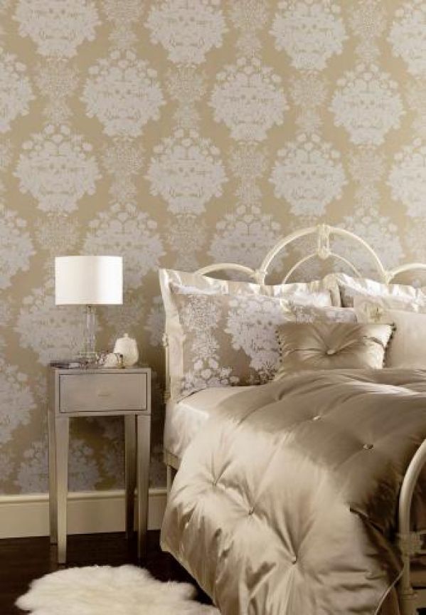 Poduchy od Osborne Little obszyte tkaniną Salecey w cenie 292 zł/mb. FINEZJA STUDIO