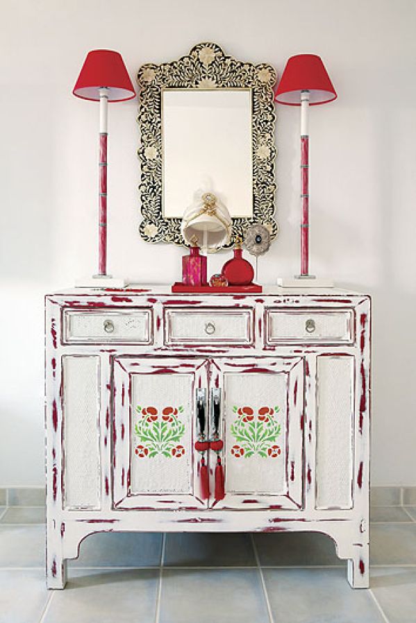 Śpi jak makiem posypany, sypać mak na oczy, zasnuć makiem oczy – to tylko część z ludowych powiedzeń, w