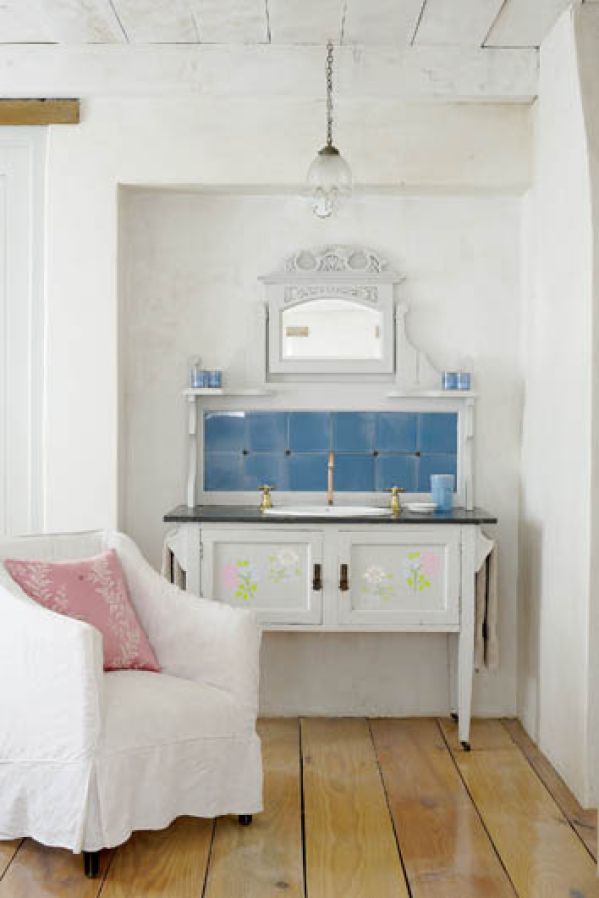 Wzór na drzwiczkach. Malowana łączka