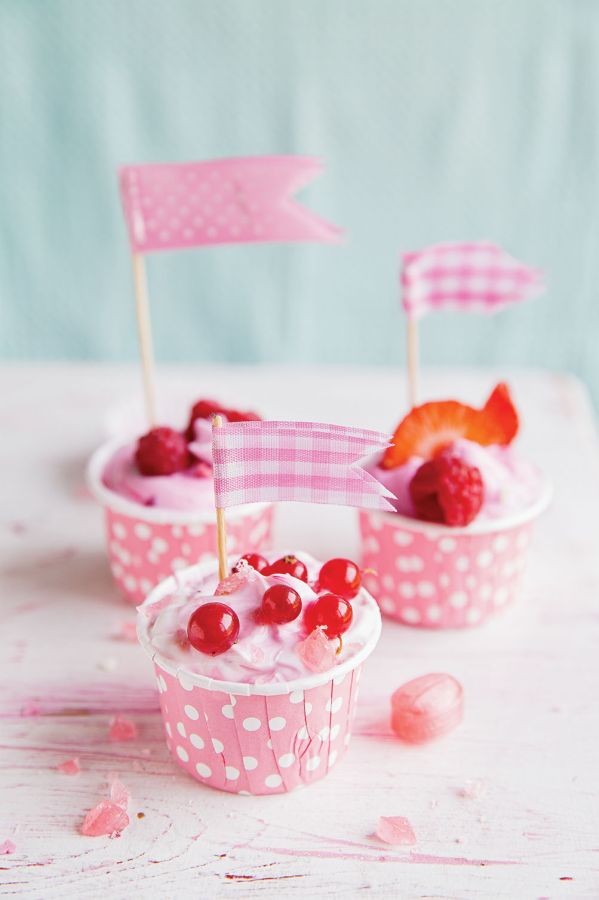 Owoce w landrynkowym jogurcie