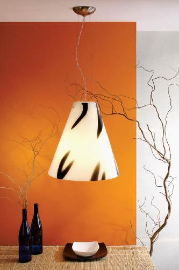 Lampa Wild West Classic z trójwarstwowego szkła opalowego. Cena - 1097 zł. FALKO