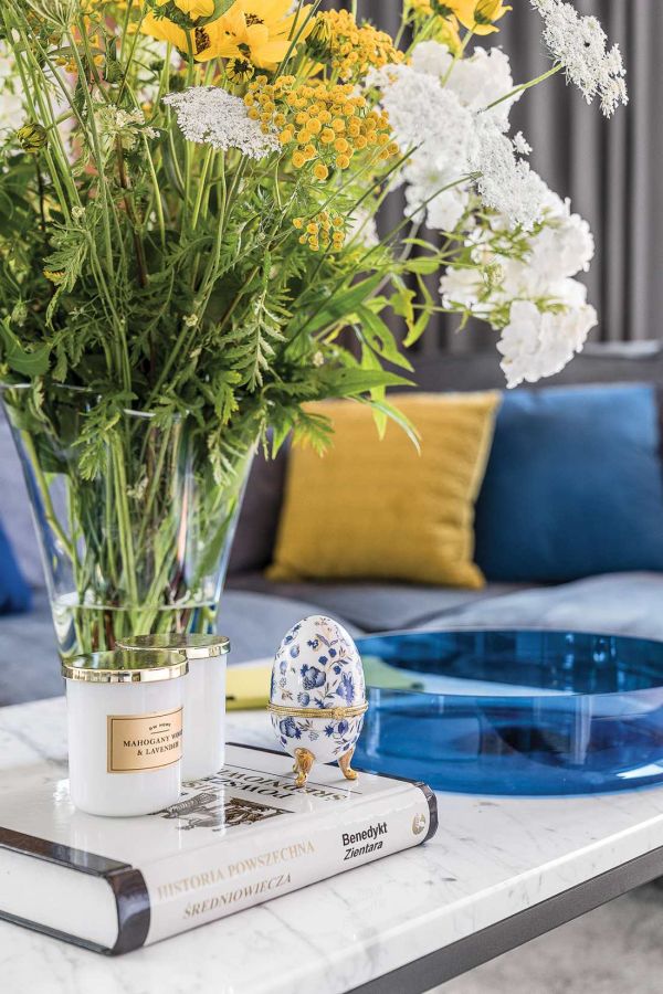 cegła na ścianie w nowoczesnym wnętrzu