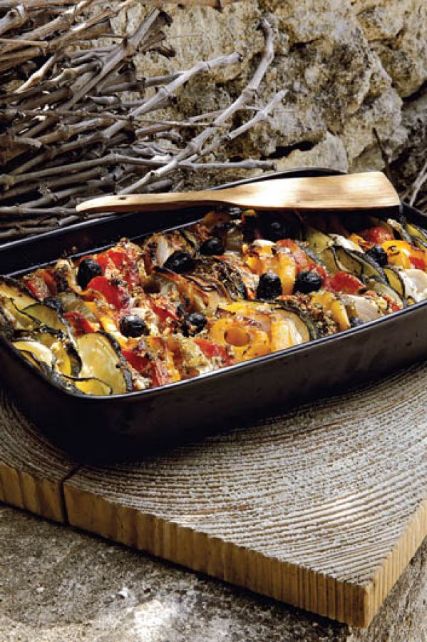 Zapiekanka z trzech rodzajów pomidorów.