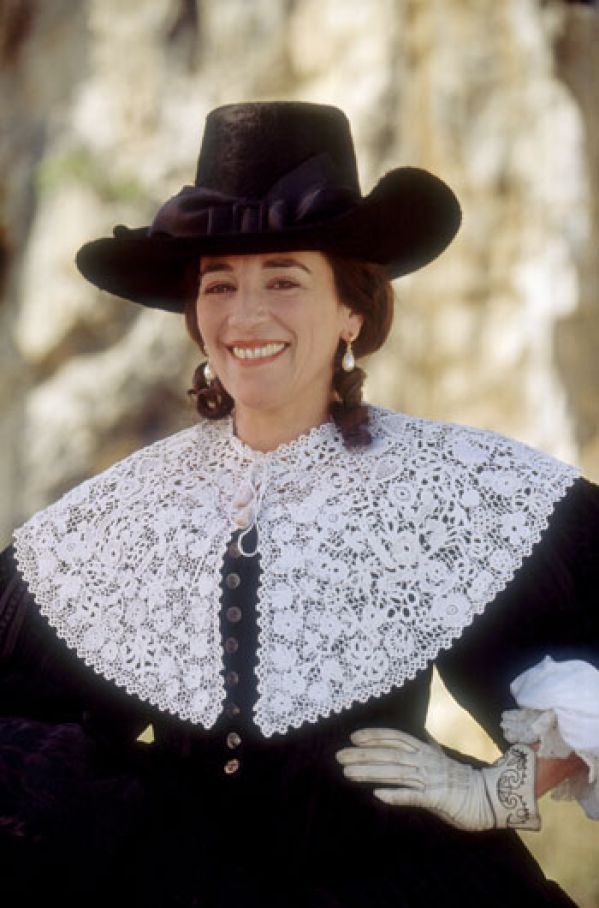 Nie da się o nim powiedzieć, że już starożytni… , bo kołnierz pojawił się późno, pod koniec gotyku. Przez setki