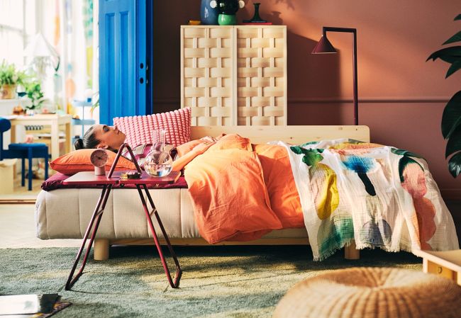 nowa kolekcja IKEA PS 2026 ożywia przestrzeń ruchem i kolorem