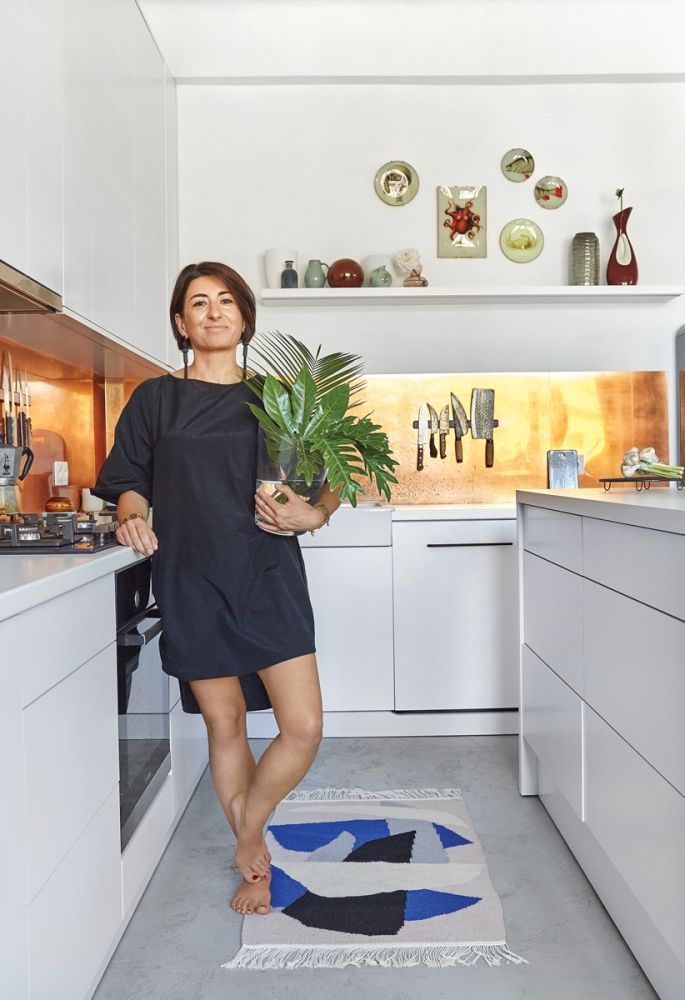 białe szafki w kuchni