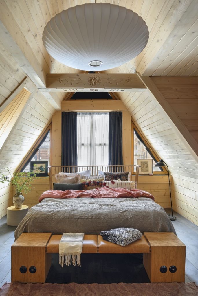 sypialnia w nowoczesnym dom w stylu góralskim