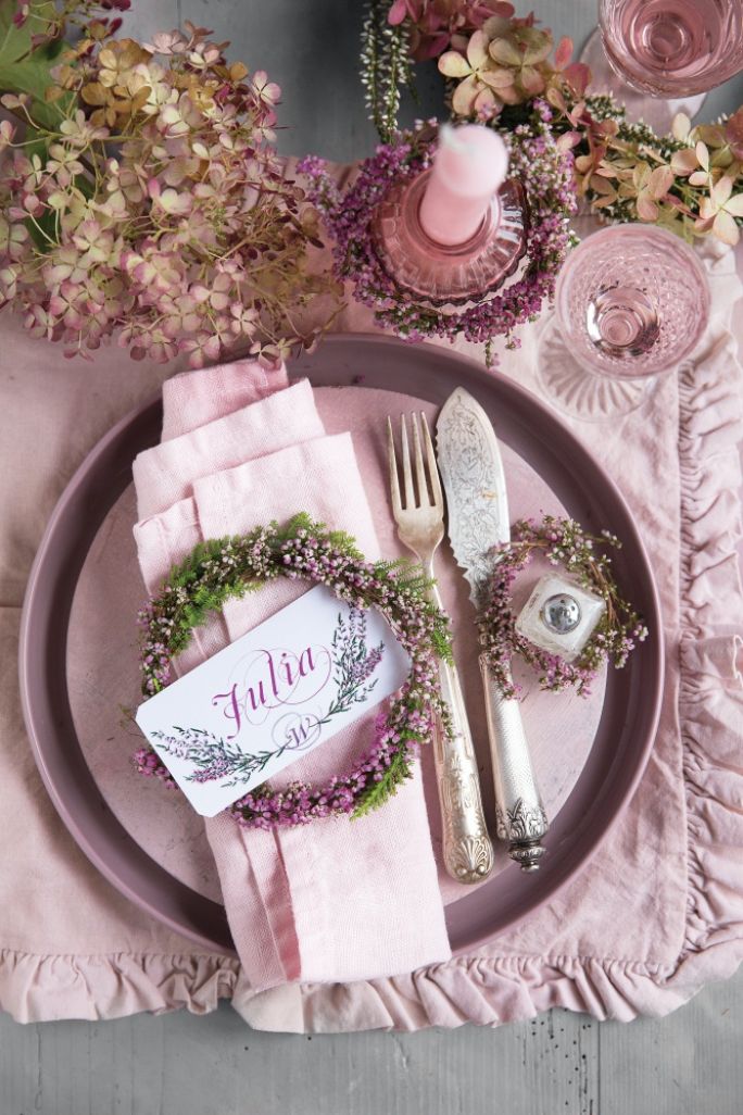 dekoracja stołu z wrzosami