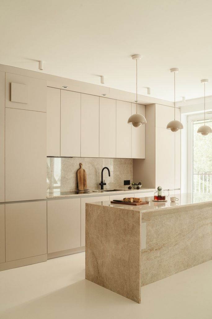 beżowa kuchnia w stylu japandi