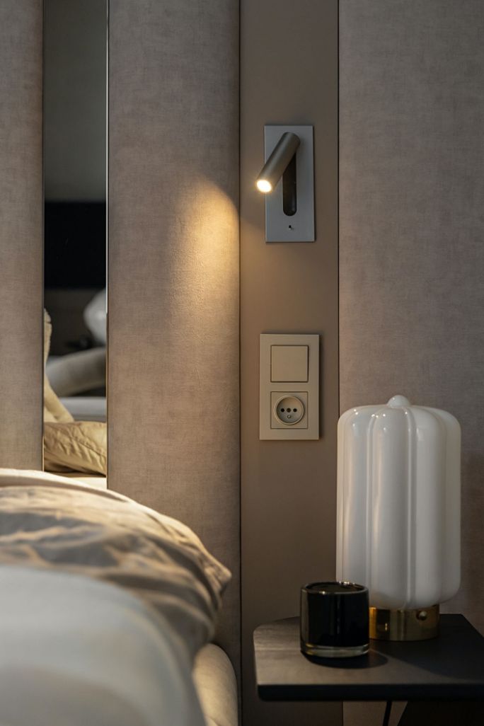 przytulna sypialnia w beżach i szarościach
