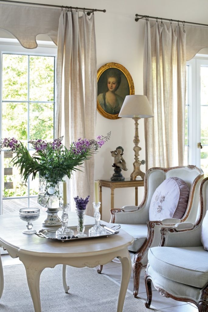 pastelowy salon w stylu prowansalskim