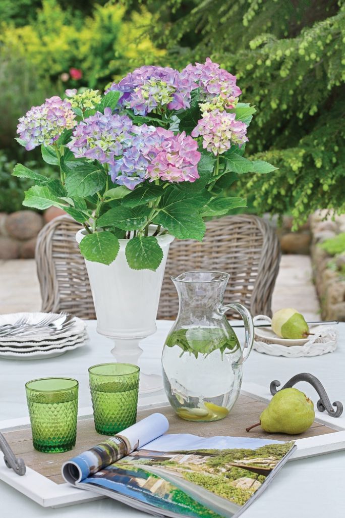 dekoracje z hortensji na stół