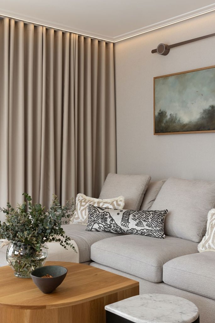 salon w beżach i szarościach