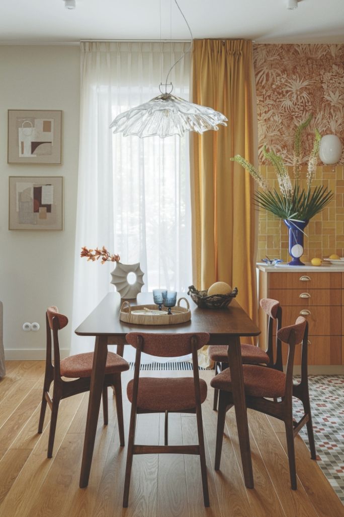 mieszkanie 45 m2 z żółtymi i pomarańczowymi akcentami