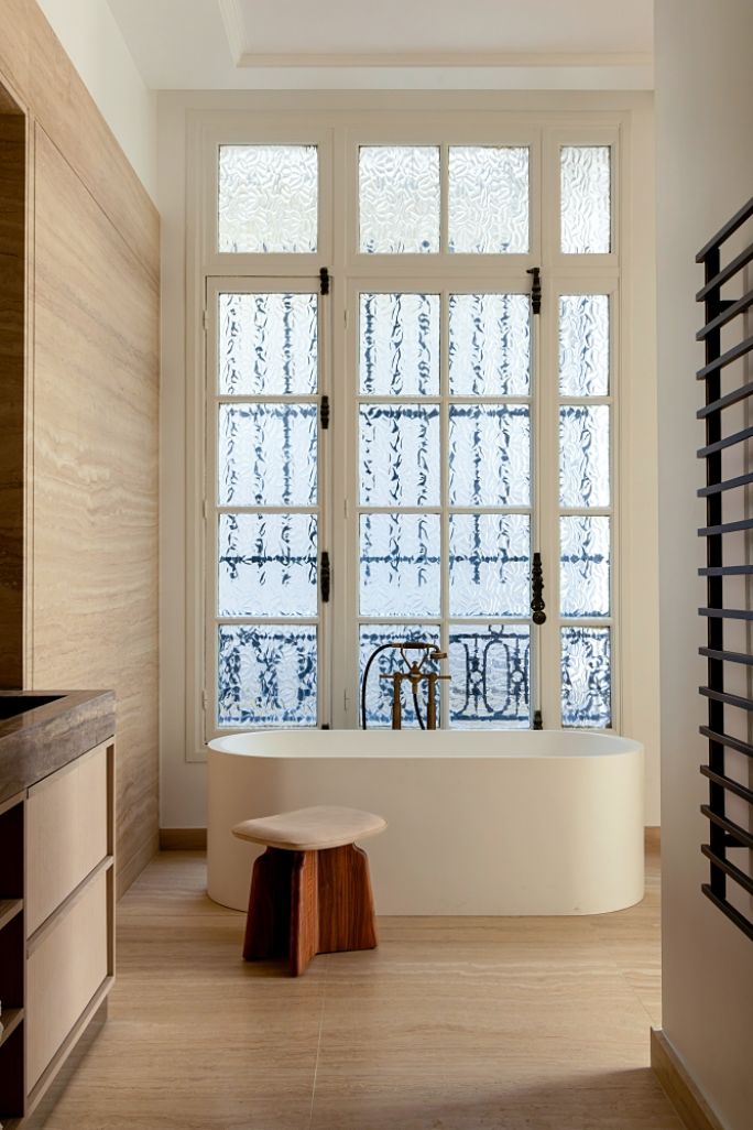 luksusowa łazienka w paryskim apartamencie