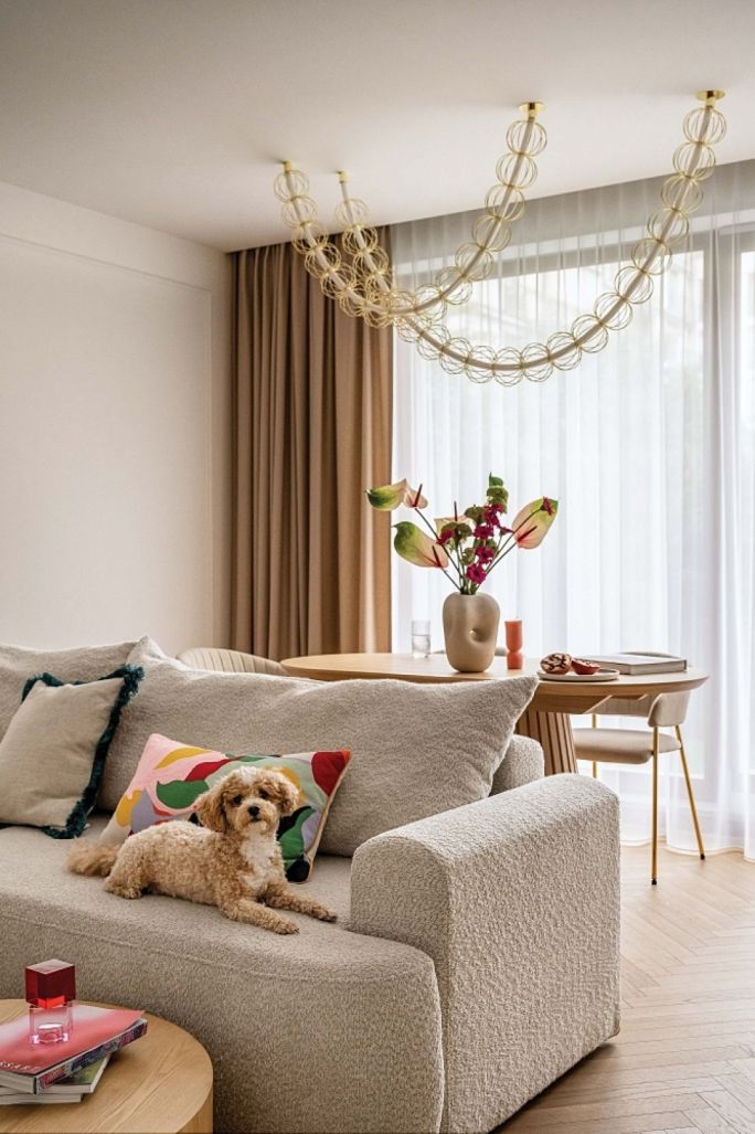 firany z zasłonami do salonu