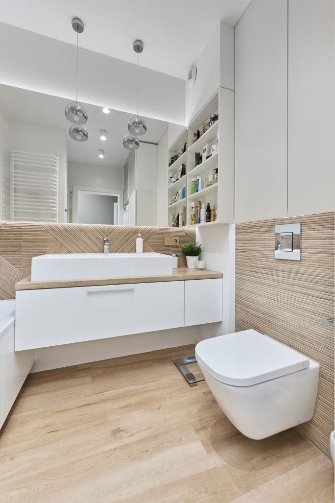 motyw drewna w nowoczesnej łazience