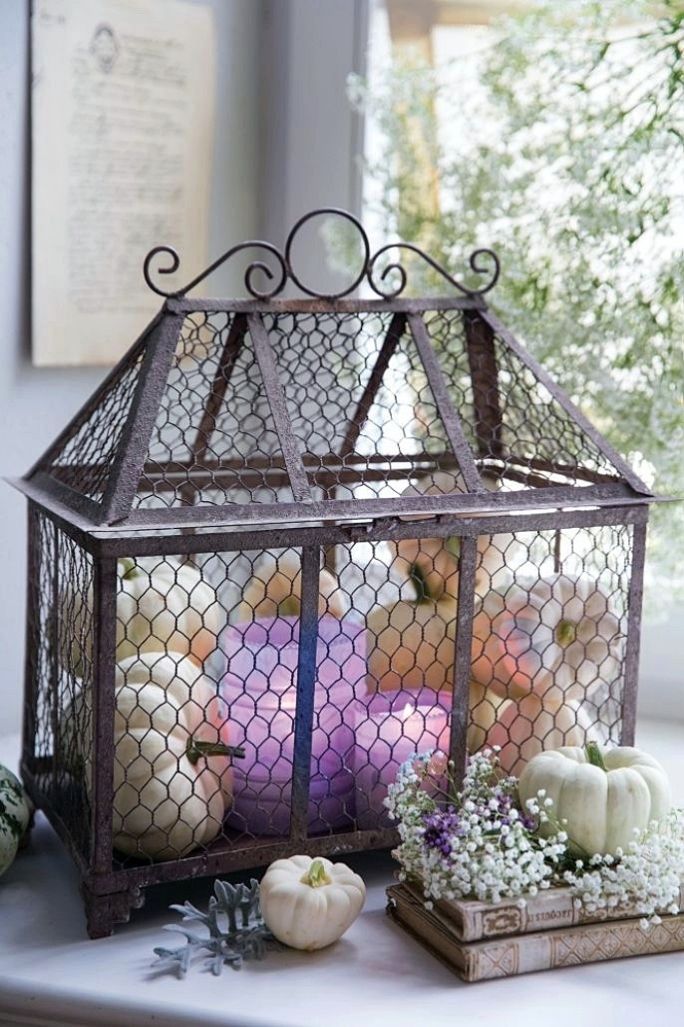 dekoracje z białą dynią na halloween