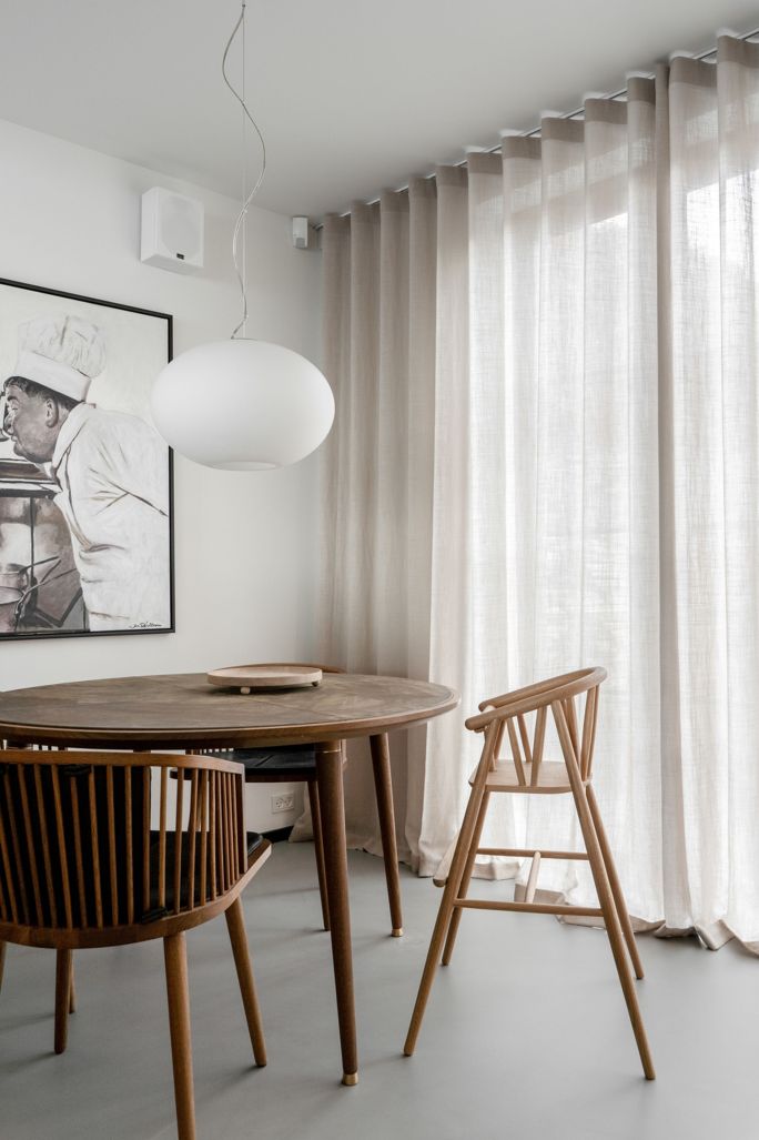 drewniane krzesełka do karmienia