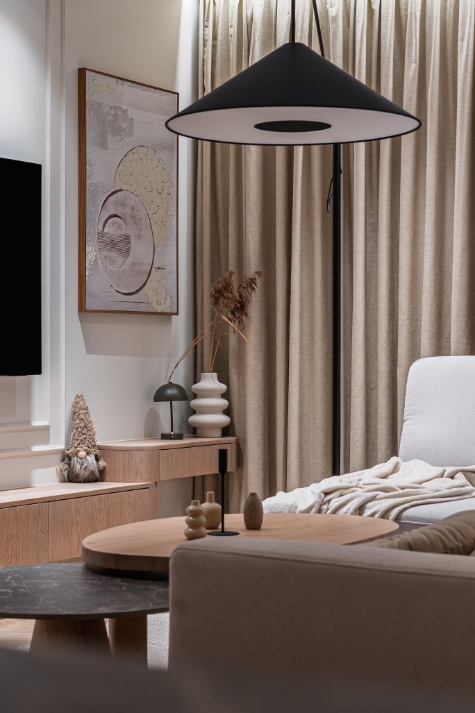 nowoczesny przytulny salon w stonowanych kolorach