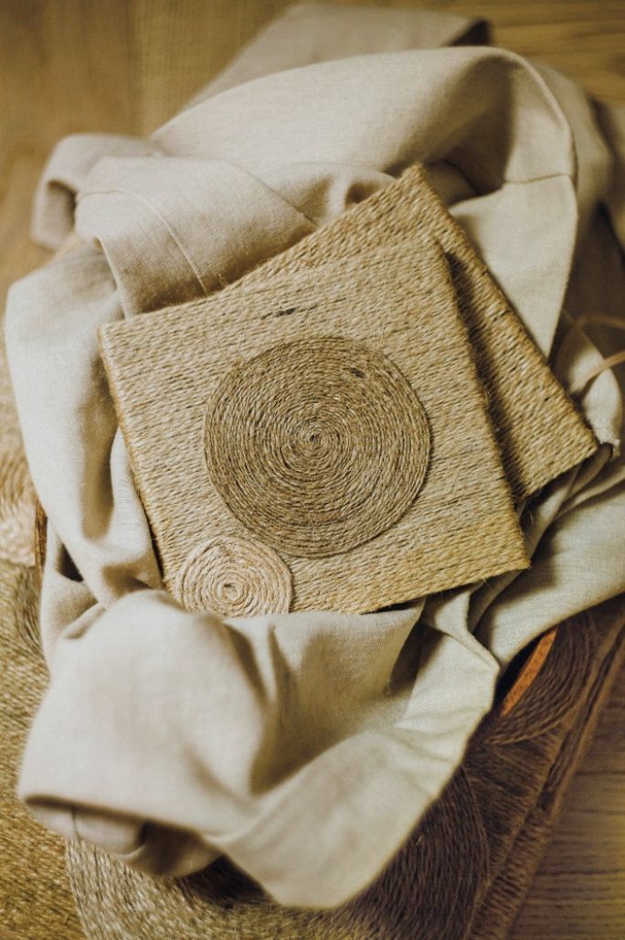 dekoracje z juty na ścianę