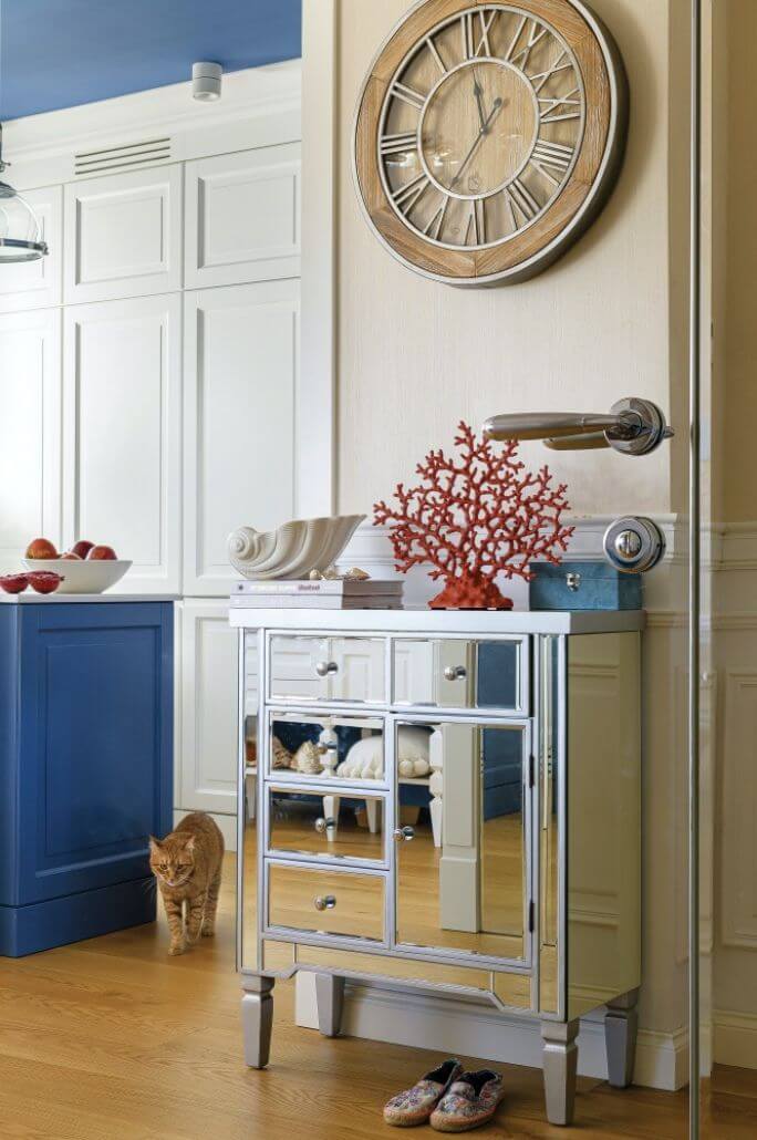 co położyć na komodzie