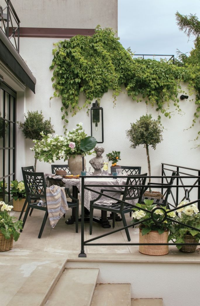 dom z przeszkloną oranżerią