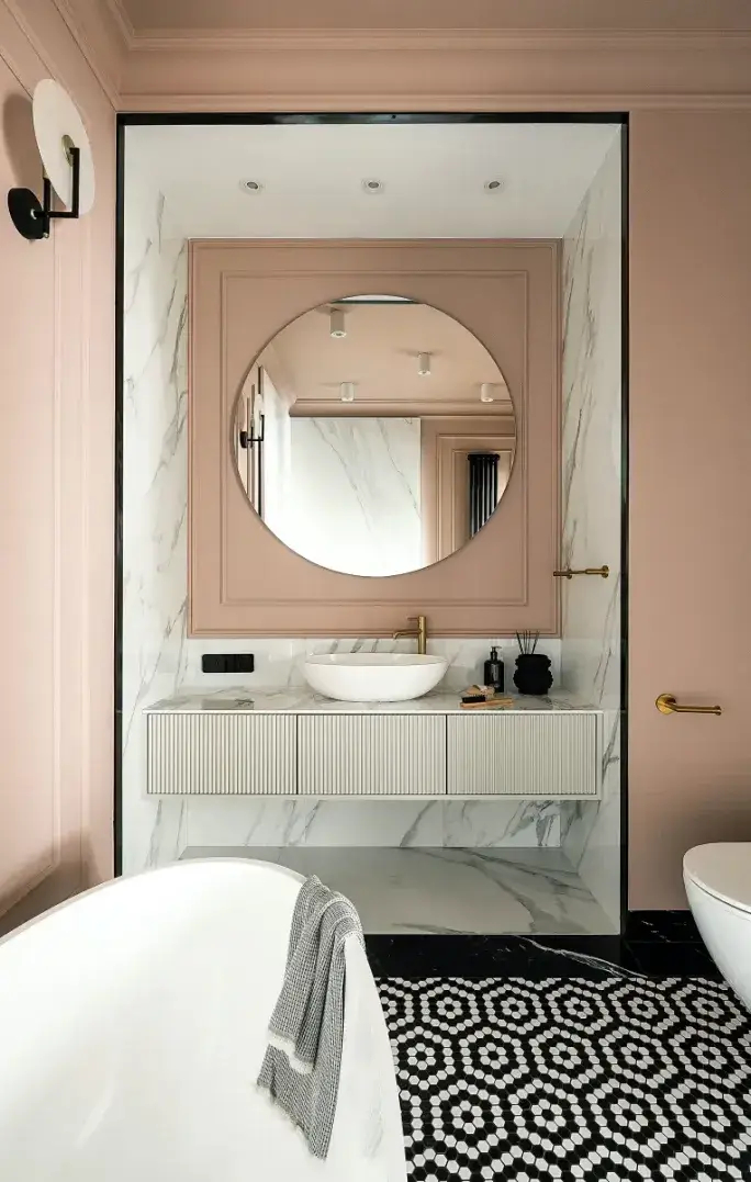 wnęka łazienkowa z czarną opaską