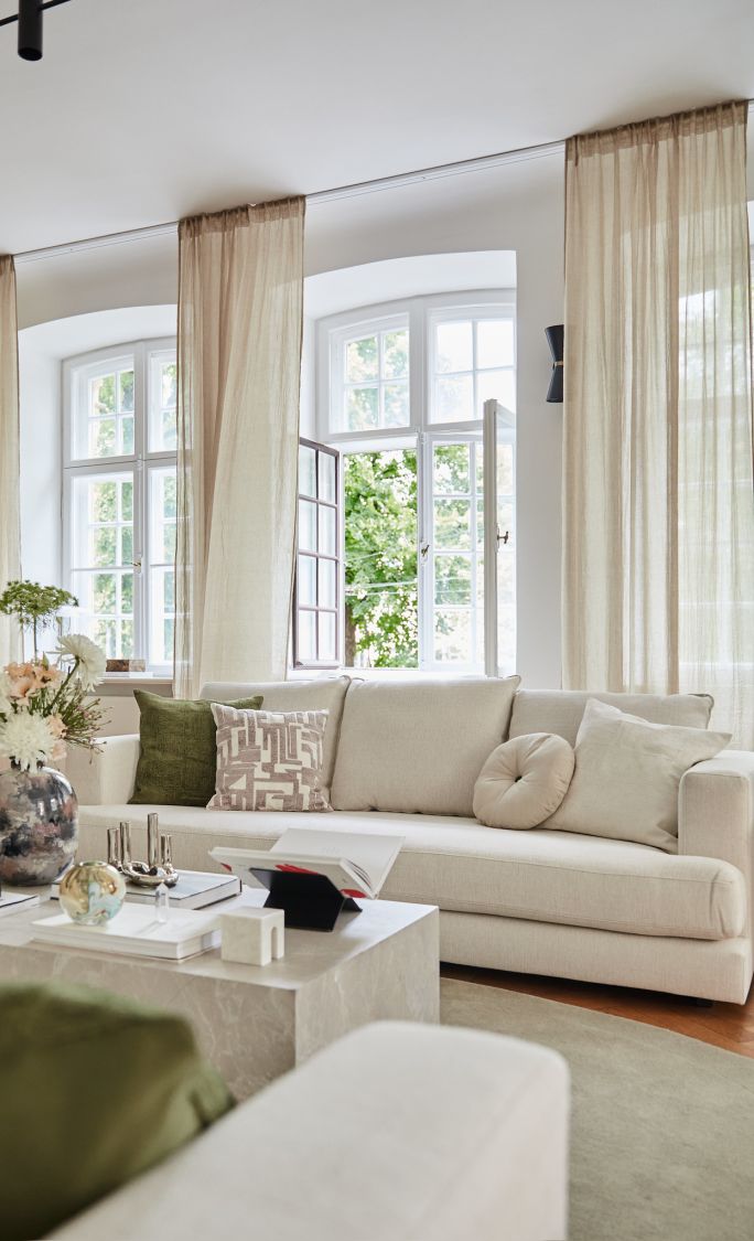 beżowe firany do salonu