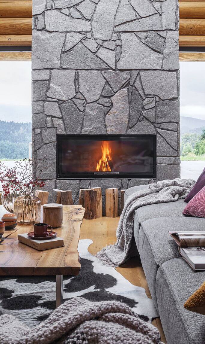 dwustronny kominek z kamienia